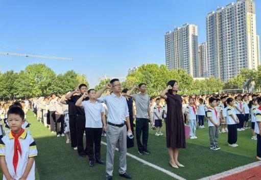 永宝网 开学第一天，女校长送四颗“种子”，孩子未来会怎样？